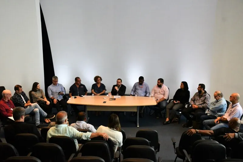 Representantes da bancada dos sindicatos e dos empregados participaram do encontro que contou ainda com representantes da gestão da Prefeitura de Niterói