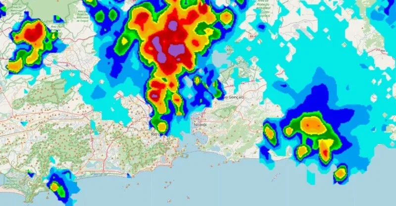 Além da chuva forte, há grandes chances da chegada de ventos fortes acompanhadas de raios