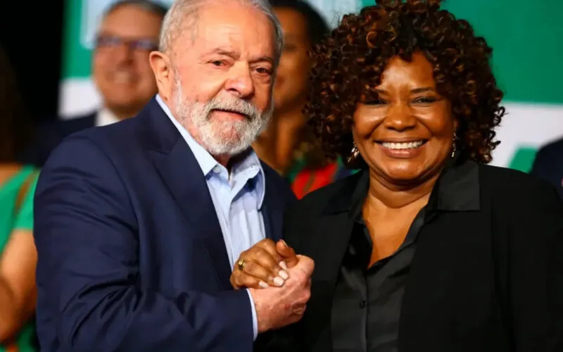 A Lei Paulo Gustavo está sendo executada agora, porque foi travada 2 vezes de ser executada no momento da pandemia, diz ministra da Cultura