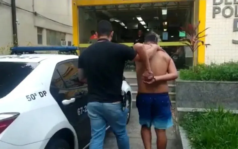 Os crimes ocorreram quando a menina tinha entre 7 e 9 anos de idade, até que a vítima relatou o fato aos pais