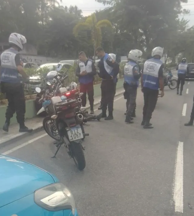 Os suspeitos eram investigados por atuarem no Centro de Niterói, onde realizavam furtos de motocicletas estacionadas nas ruas