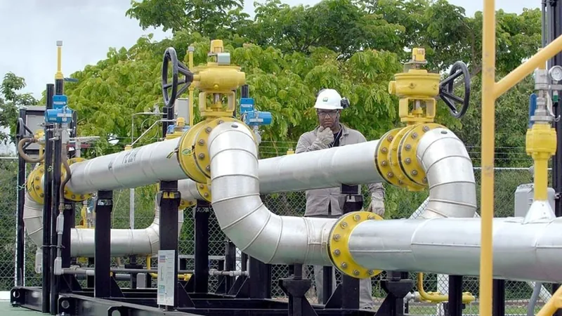 Petrobras anunciou que mudança no preço cobrado para distribuidoras só começa a valer em 1º de maio