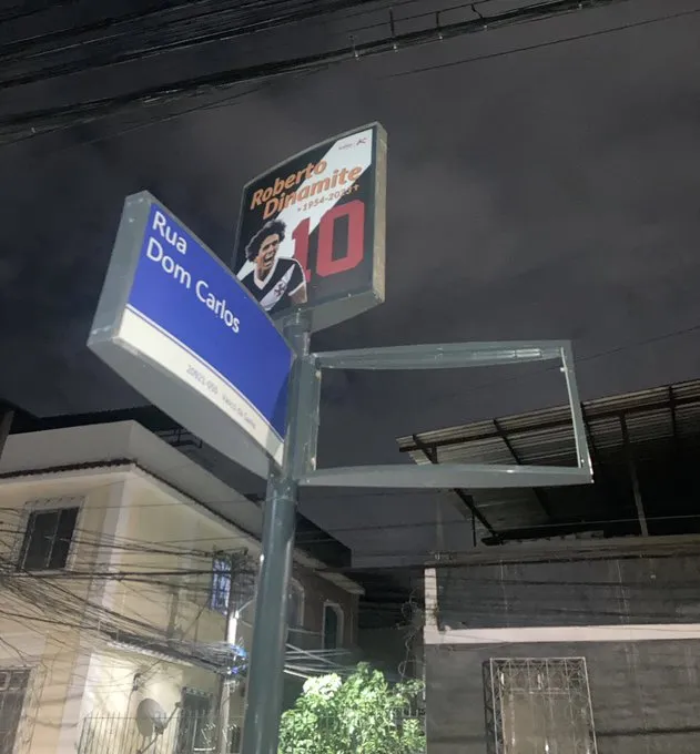 Placa foi confeccionada em homenagem ao ídolo do Vasco