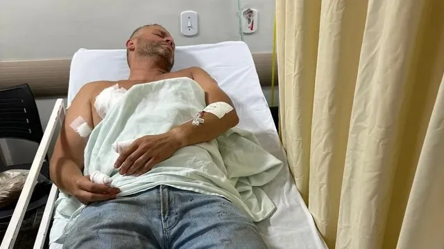 Estado de saúde do prefeito e de vizinho é estável, mas ambos seguem internados