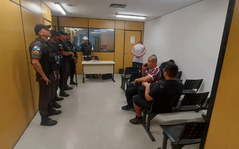 Cinco pessoas foram presas no entorno do Maracanã, durante a final. Quatro deles eram foragidos da Justiça e tinham mandados de prisão em aberto