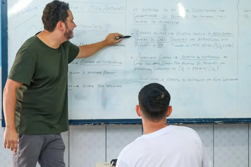 O projeto começará pelo treinamento de cerca de 450 professores