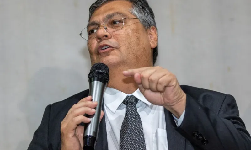 Imagem ilustrativa da imagem Dino nega vínculo entre operação da PF e entrevista do presidente Lula