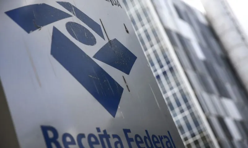 O governo do ex-presidente Jair Bolsonaro também não apresentou um pedido fundamentado para incorporar as joias ao patrimônio público, mesmo após orientações do órgão