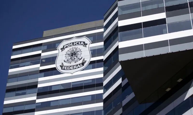 Em depoimento à PF, esposa de Mauro Cid admitiu que utilizou certificado de vacinação falsificado