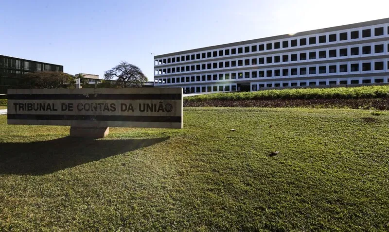 Ao identificar os indícios de irregularidades, o tribunal notifica os gestores, que têm de investigar os fatos e de corrigir eventuais irregularidades