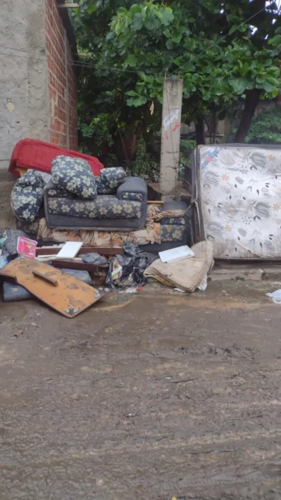 Muitos moradores das comunidades perderam tudo o que tinham com o temporal