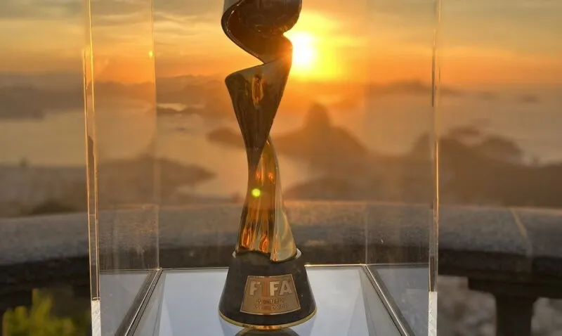 Taça da Copa do Mundo foi exibida no Corcovado, no Rio