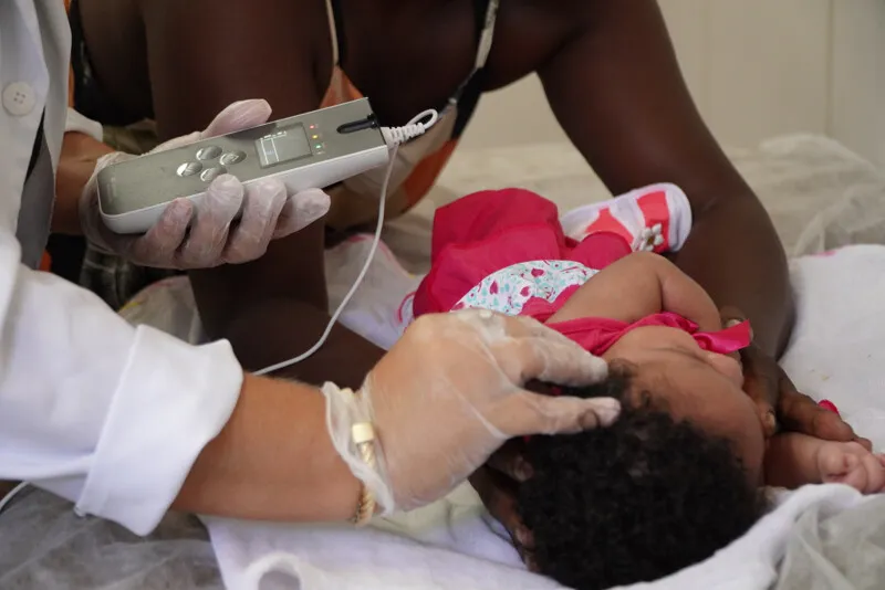 Em São Gonçalo, três testes – pezinho, orelhinha e linguinha – estão disponíveis em unidades de saúde públicas em dias e horários específicos