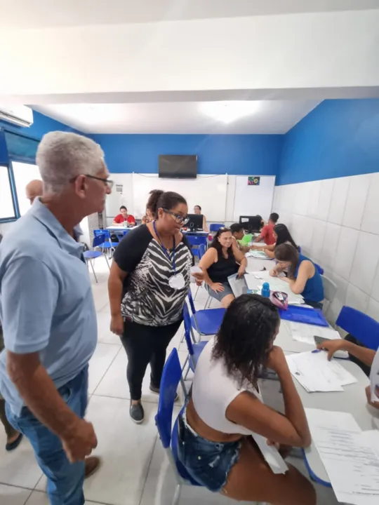O prefeito Capitão Nelson esteve nos pontos de apoio e nos locais de cadastramento