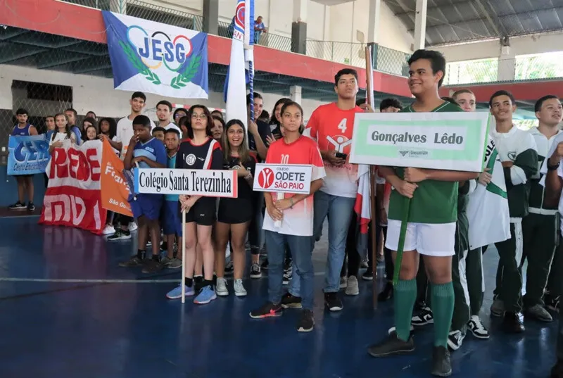 A cerimônia de abertura no Centro Esportivo do Mauá, contou com a participação das 36 escolas participantes
