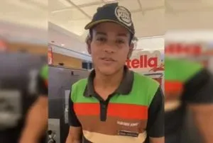 O inevitável aconteceu, eu acabei de urinar aqui no quiosque, porque não posso sair daqui", disse o funcionário