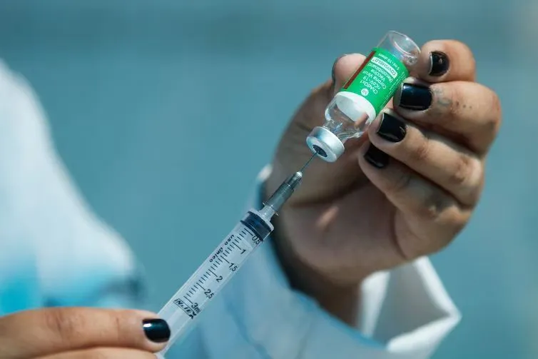 Golpista falsifica certificado de vacinação em minutos