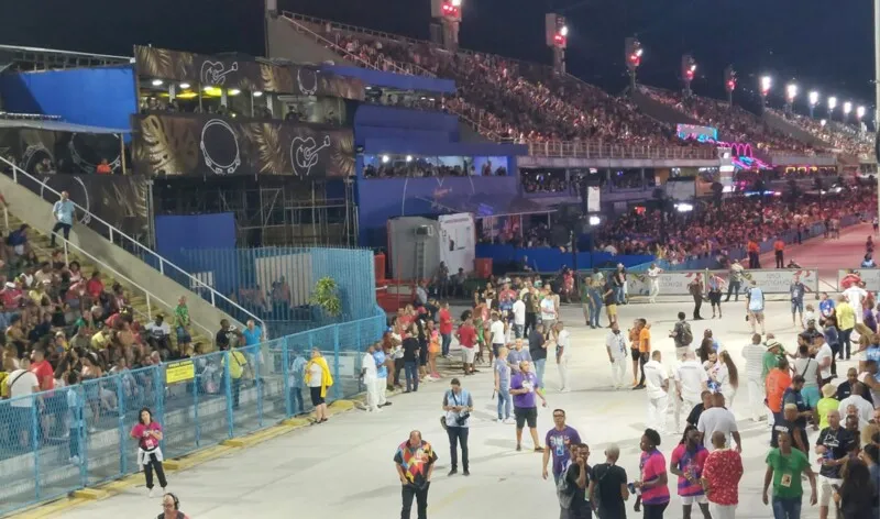 A escola cravou seu desfile em 55 minutos e por pouco não foi penalizada