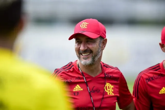 Técnico iria responder por expulsão sofrida em jogo de 2022, quando ainda treinava o Corinthians