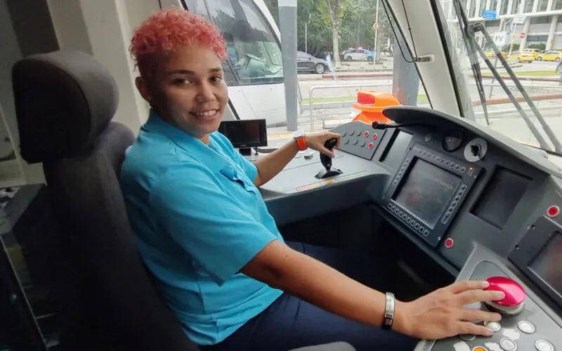 O programa Elas no Comando, lançado pelo VLT carioca, contrata dez condutoras trainee , incluindo as mulheres cis, trans e travestis