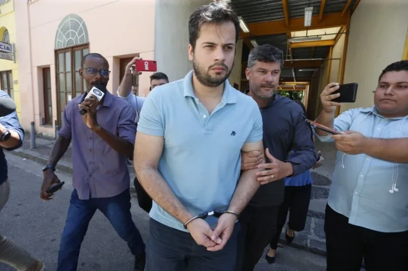 Médico indiciado por abuso sexual contra pacientes tem prisão mantida
