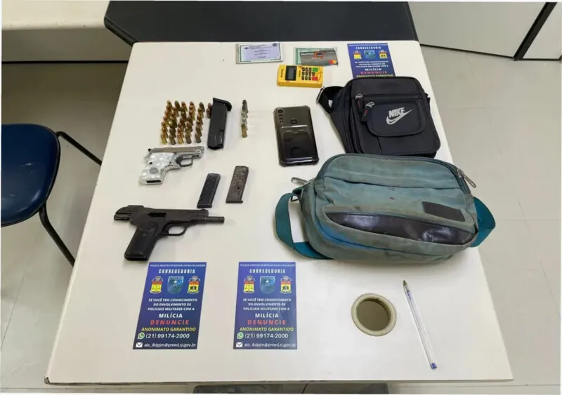 Armas e munição foram apreendidos na residência