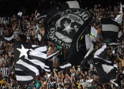 Torcida do Botafogo comparece à treino aberto na manhã deste sábado