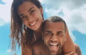 Após rumores, modelo nega que tenha pedido divórcio de Daniel Alves