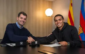 Filho de Ronaldinho Gaúcho assina contrato com Barcelona