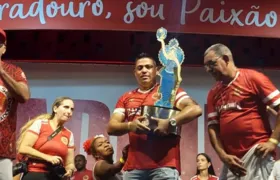 Torcedores da Viradouro lamentam perda do título mas celebram o vice-campeonato