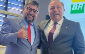 Vice-presidente do PT posta foto com elogios a Pazuello e é criticado