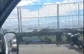 Acidente deixa motociclista ferido na Ponte Rio-Niterói