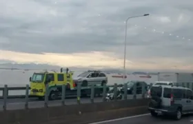 Acidente entre ônibus e carros deixa dois feridos na Ponte Rio Niterói