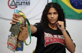 Adolescente do Jardim Catarina coleciona títulos no kickboxing