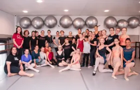 "Aulão do Bem" chega a Niterói: iniciativa promove aula de ballet solidário