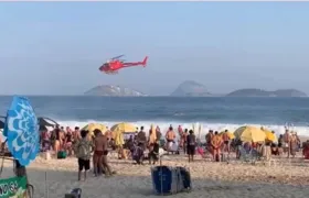 Bombeiros entram no segundo dia de buscas por menino que desapareceu na Praia de Ipanema