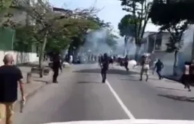 Briga entre torcedores de Flamengo e  Botafogo assusta moradores da Penha, no Rio