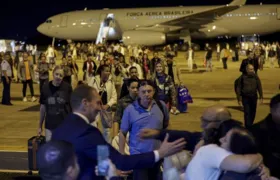 Chega a Brasília primeiro avião trazendo brasileiros de Israel