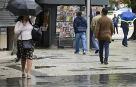 Chegada de frente fria muda o tempo e causa pancadas de chuva