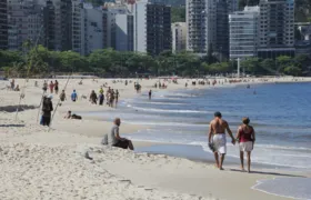 Com previsão de sol para o fim de semana, praias começam a lotar
