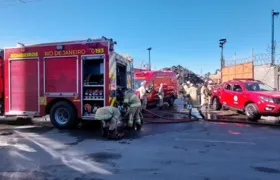 Combate a incêndio em Neves vira a madrugada e mobiliza quartéis