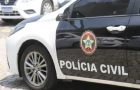 Dois presos e carros roubados apreendidos em ferros-velhos de Itaboraí