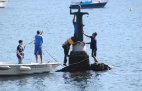 Estátua de São Pedro do Mar é recolocada em pedra na Urca