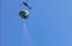 Helicóptero da PM derruba balão em São Gonçalo