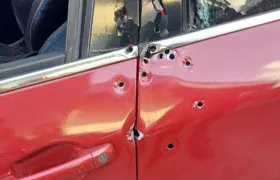 Homem é atacado a tiros na Praça do Colubandê