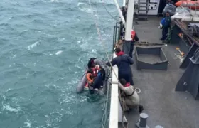 Marinha resgata turista argentino desaparecido no litoral do Rio