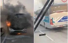 Ônibus pega fogo na Ponte Rio-Niterói