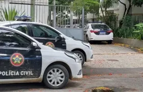 Policiais encontram dois mortos em São Gonçalo