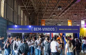 Primeiro sábado de Bienal do Livro tem  'engarrafamento humano' nos pavilhões