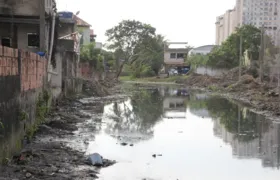 Rio assoreado gera preocupação em moradores do Gradim, São Gonçalo